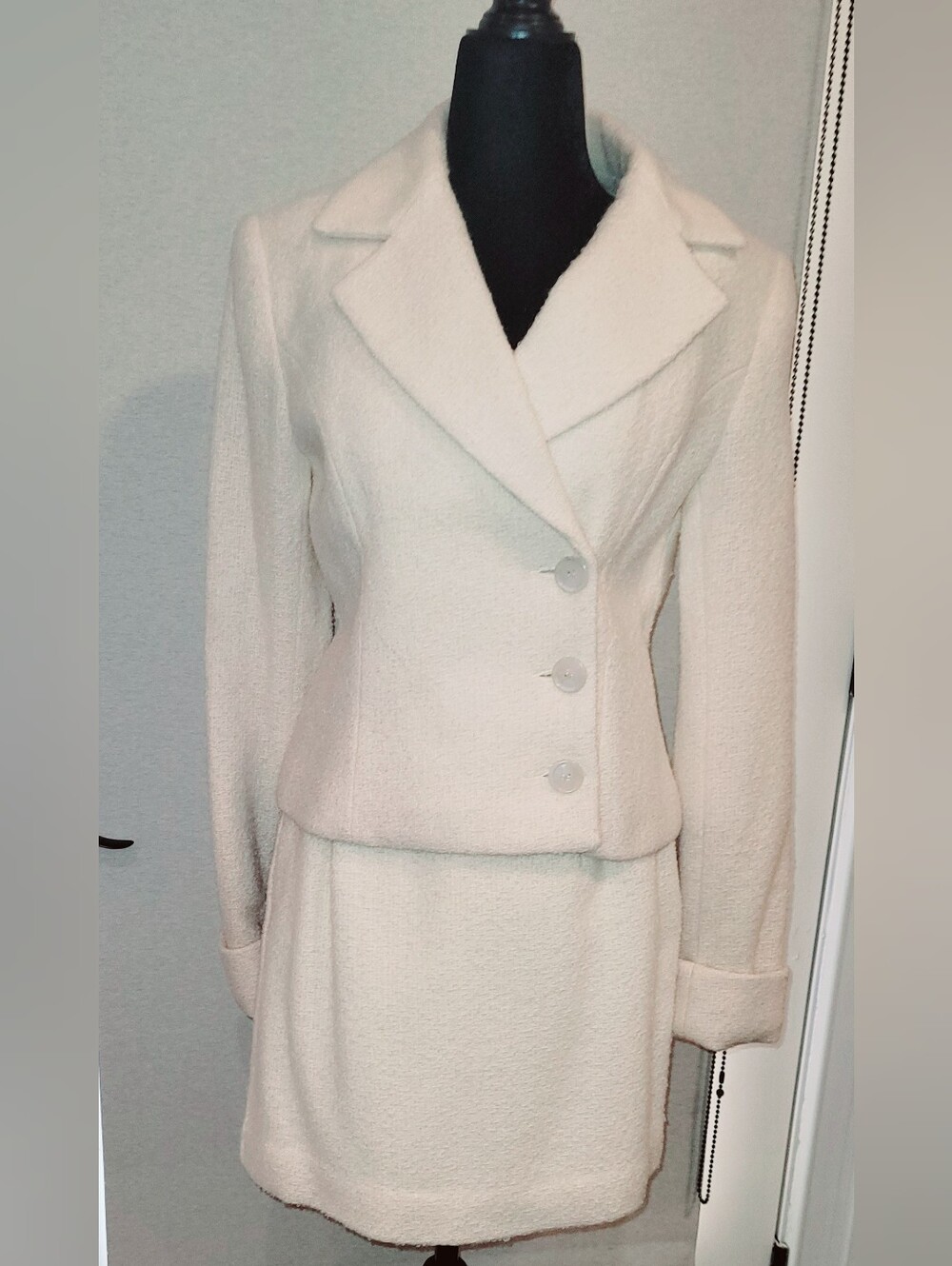 Lovely Rare Find Vintage Cream Bouclé Two-Piece Skirt Jacket Suit Brand APART 4 - Picture 2 of 14